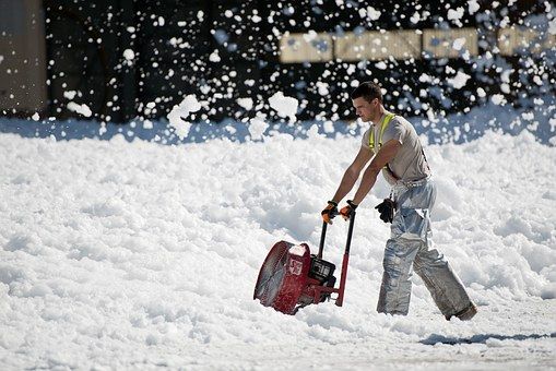 Jelenia Góra: Wszyscy odśnieżają, a skutek...