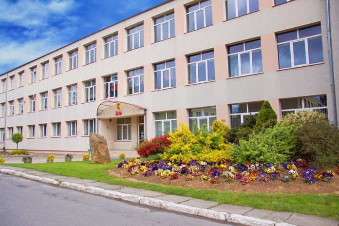 Rakowice Wielkie: Trwa remont internatu