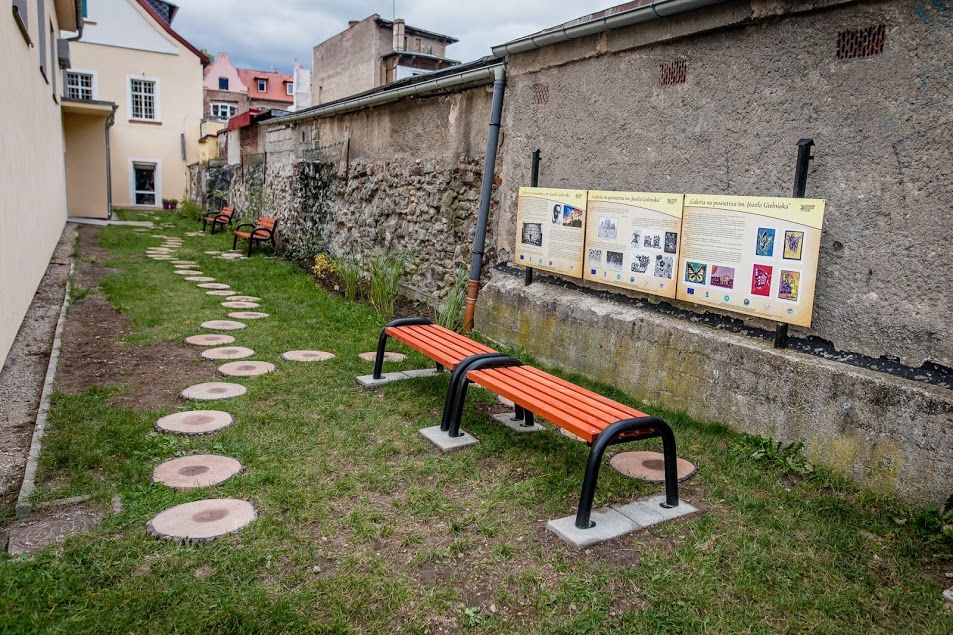 Kowary: Galeria pod chmurką