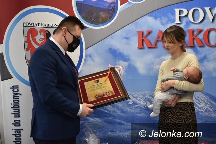Powiat: Wyprawka od starostwa dla małego Jasia