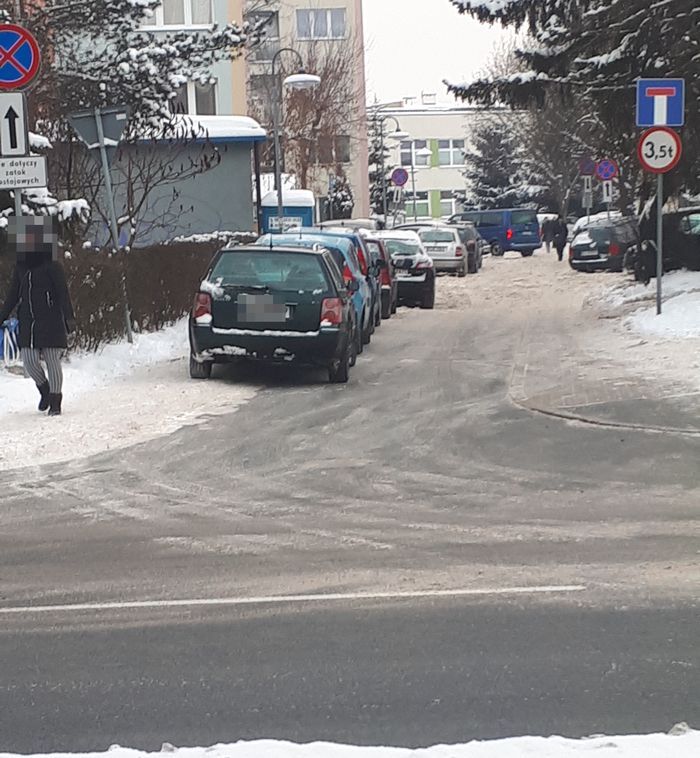 Jelenia Góra: Wciąż zastawione chodniki