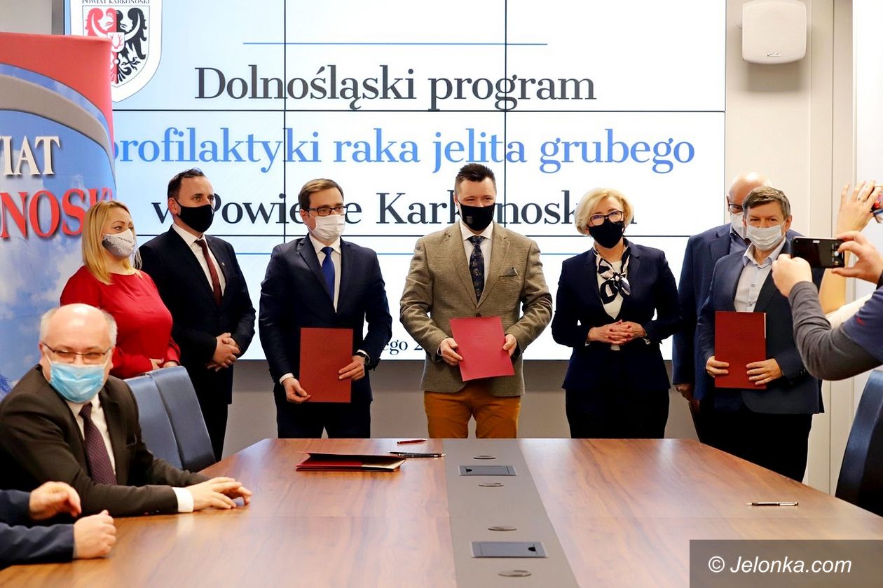 Powiat: Kolejne gimny w programie profilaktyki raka jelita grubego