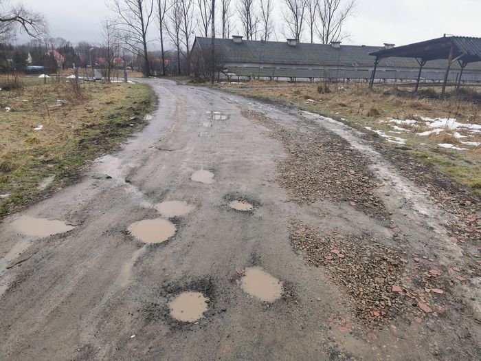 Komarno: Dziurawa Spacerowa