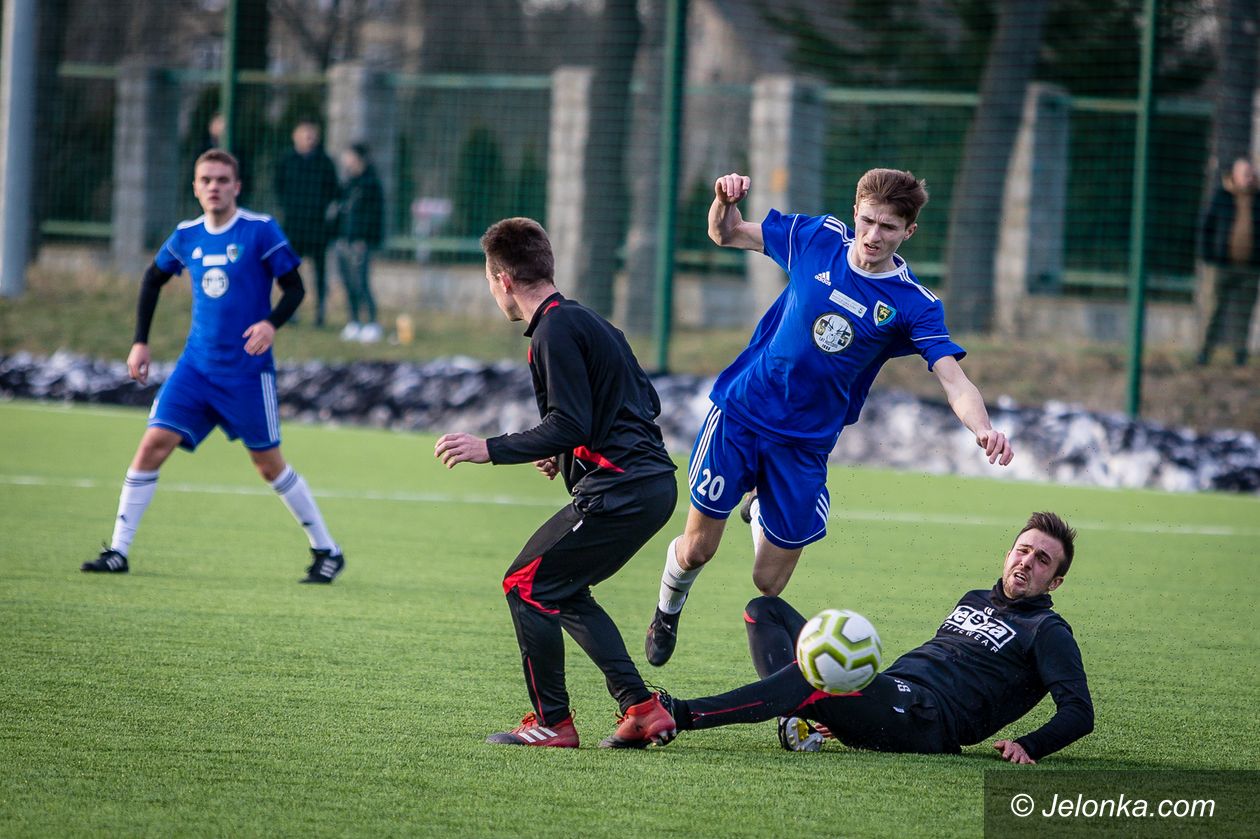 Jelenia Góra: Młodzież Karkonoszy rozgromiła Victorię