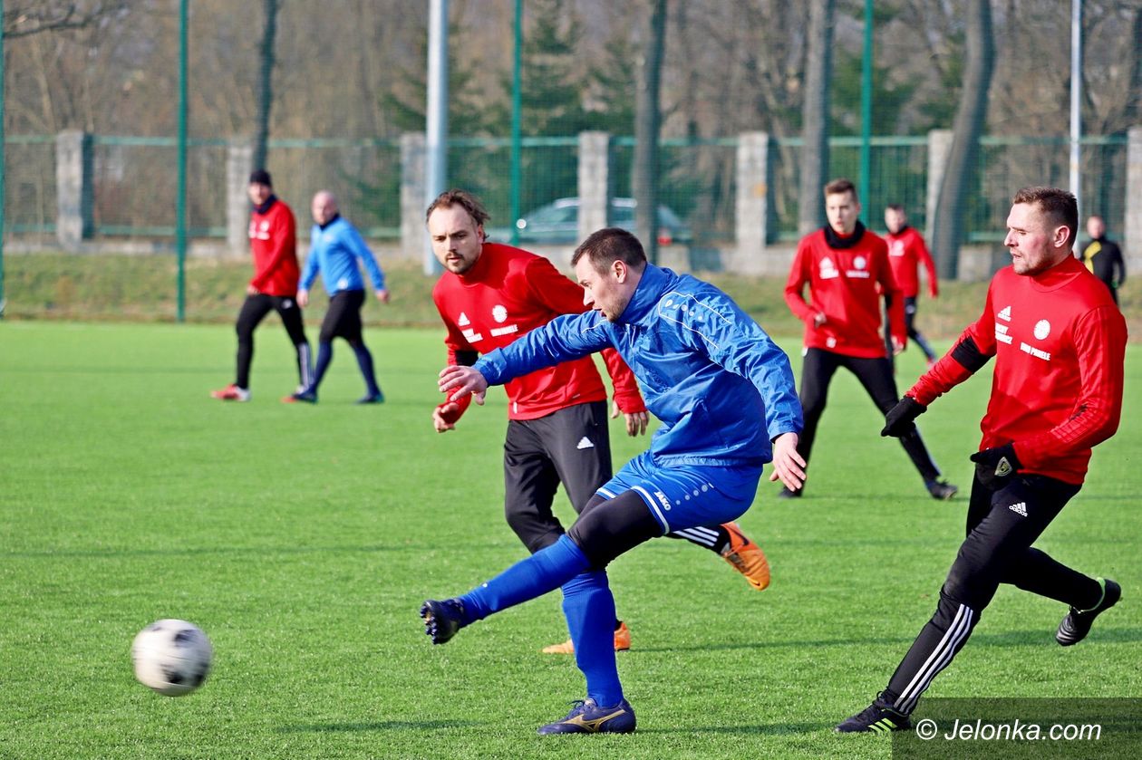 Jelenia Góra: Lekcja futbolu od Świebodzic