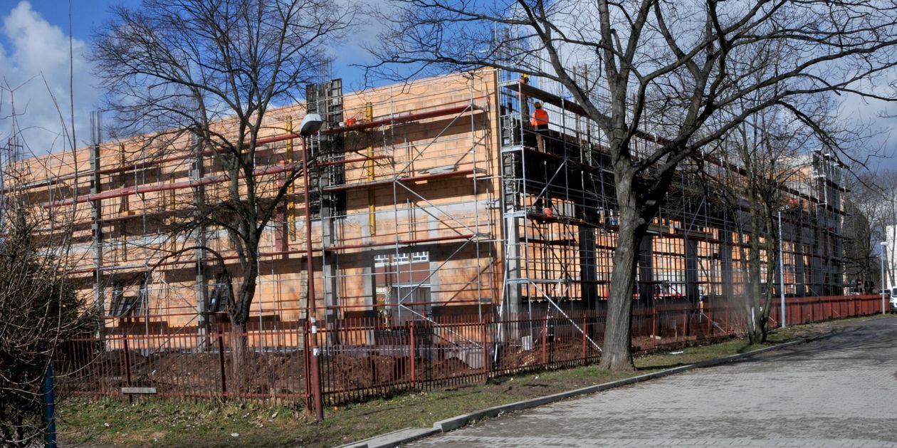 Jelenia Góra: Rośnie hala sportowa