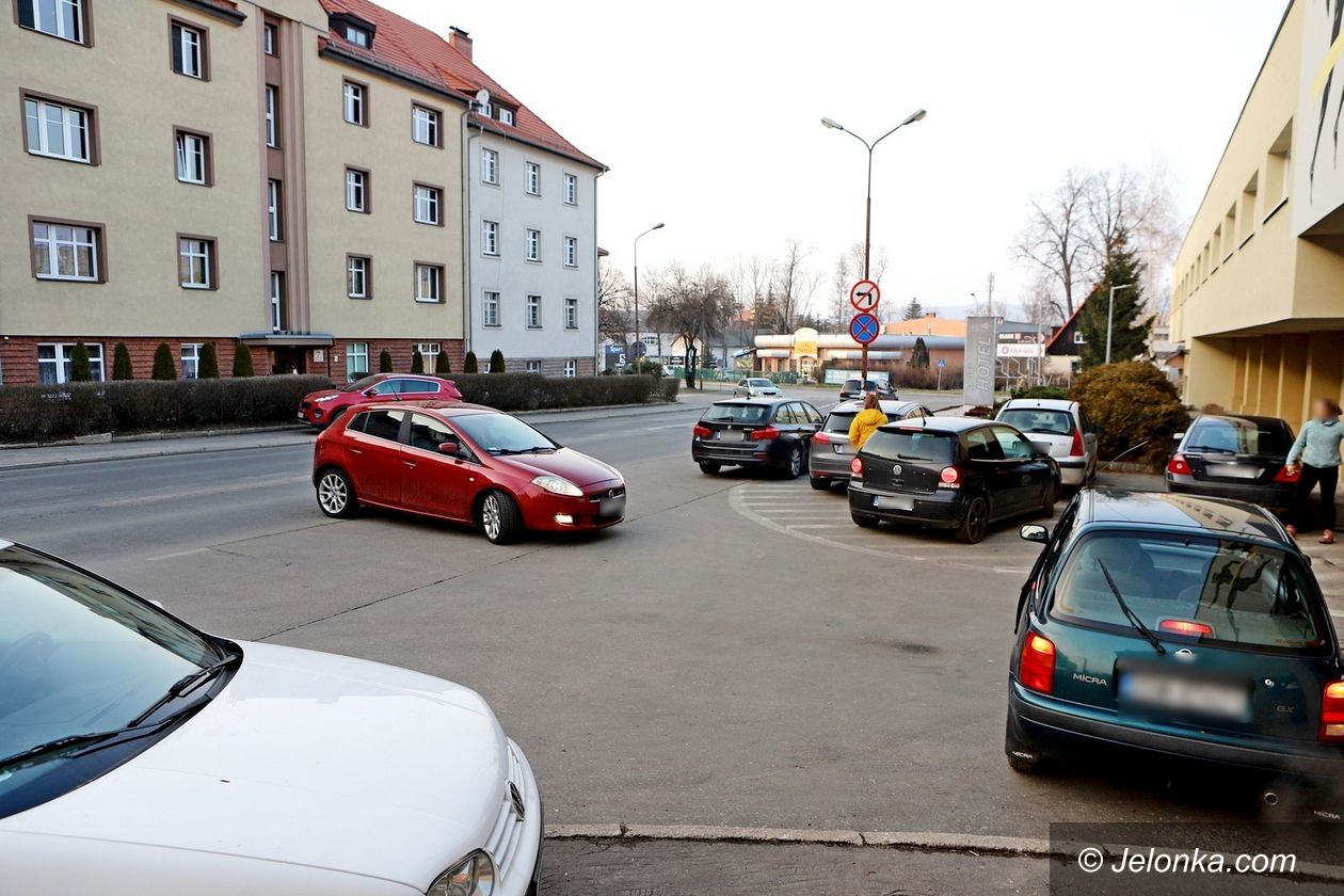 Jelenia Góra: Trenować mogą, ale parkować nie...