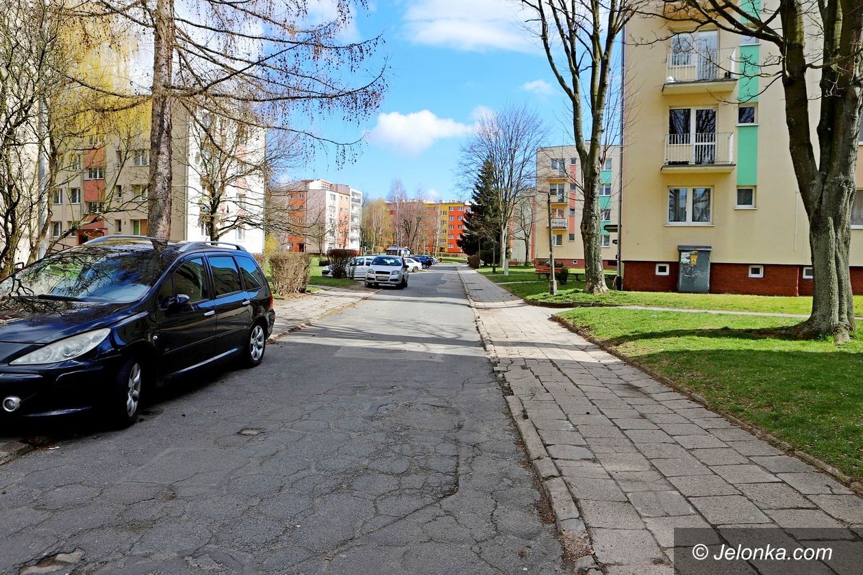 Jelenia Góra: Ulica XX–lecia do remontu