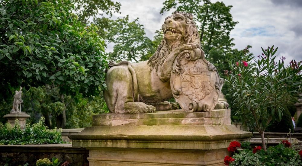 Wałbrzych: Tajemnice dziedzińca honorowego w Książu