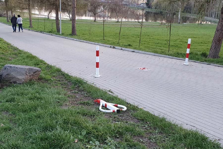 Kamienna Góra: Zniszczona blokada