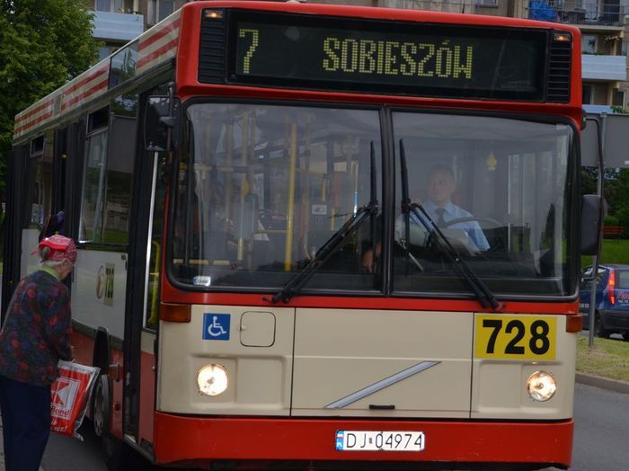 Jelenia Góra: Kierowca miejskiego autobusu to nie policjant