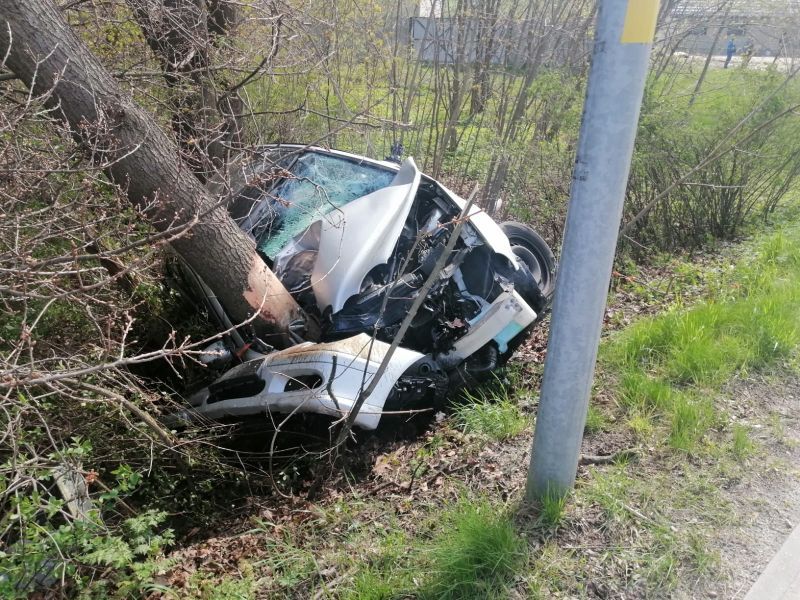 Region: Uciekając rozbił auto