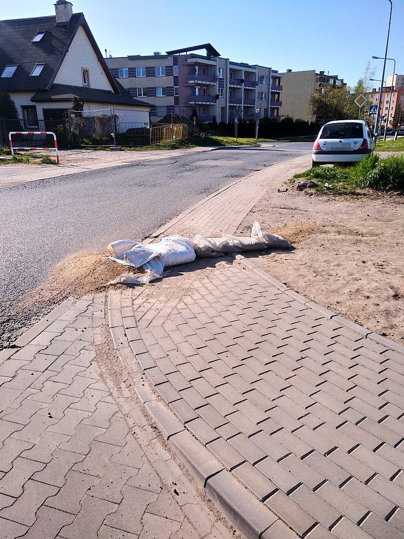 Jelenia Góra: Zagrożenie minęło, a worki z piaskiem zostały...