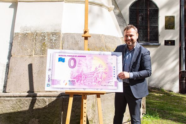 Jawor: Sprzedaż... banknotów