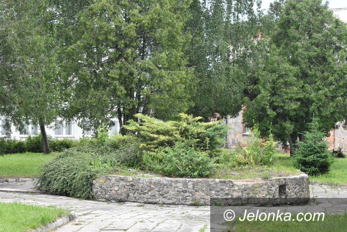 Mysłakowice: Skwer wypięknieje