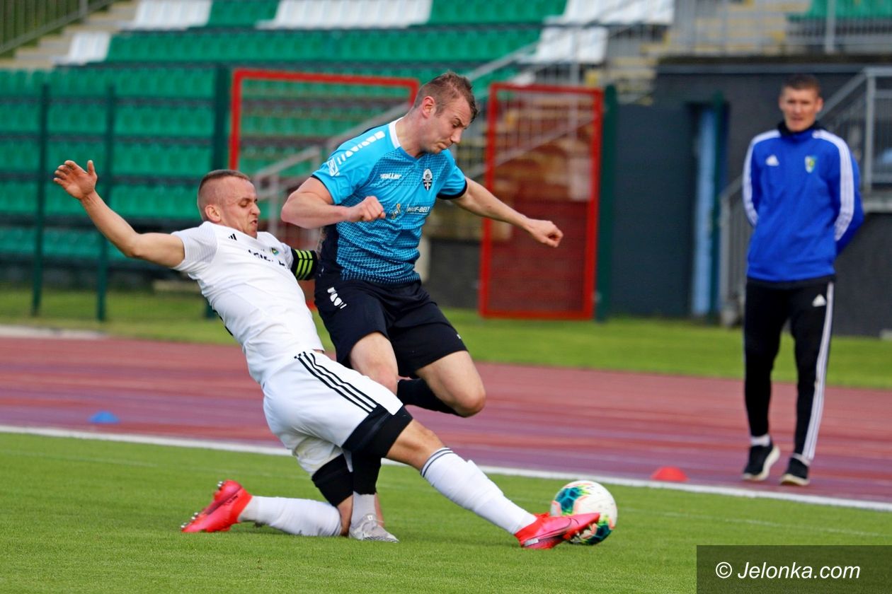 Jelenia Góra: Orkan tłem dla Karkonoszy