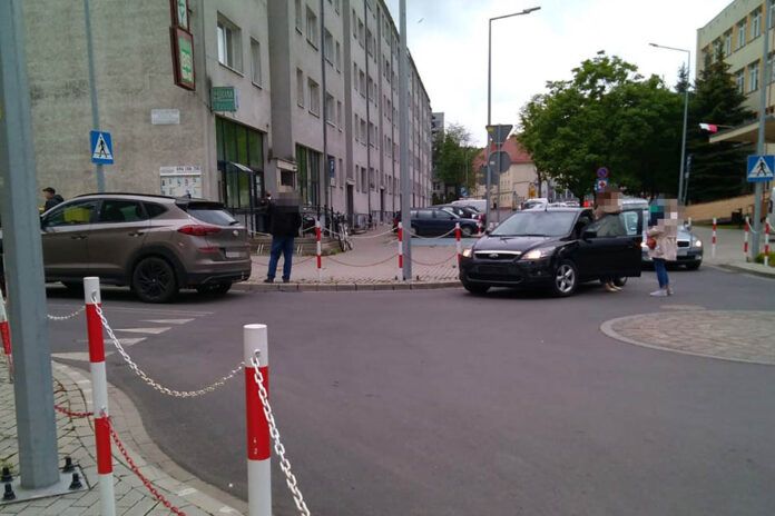 Lwówek Śląski: Stłuczka na rondzie