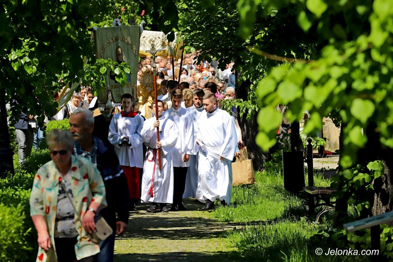 Jelenia Góra: Wierni tłumnie na procesji