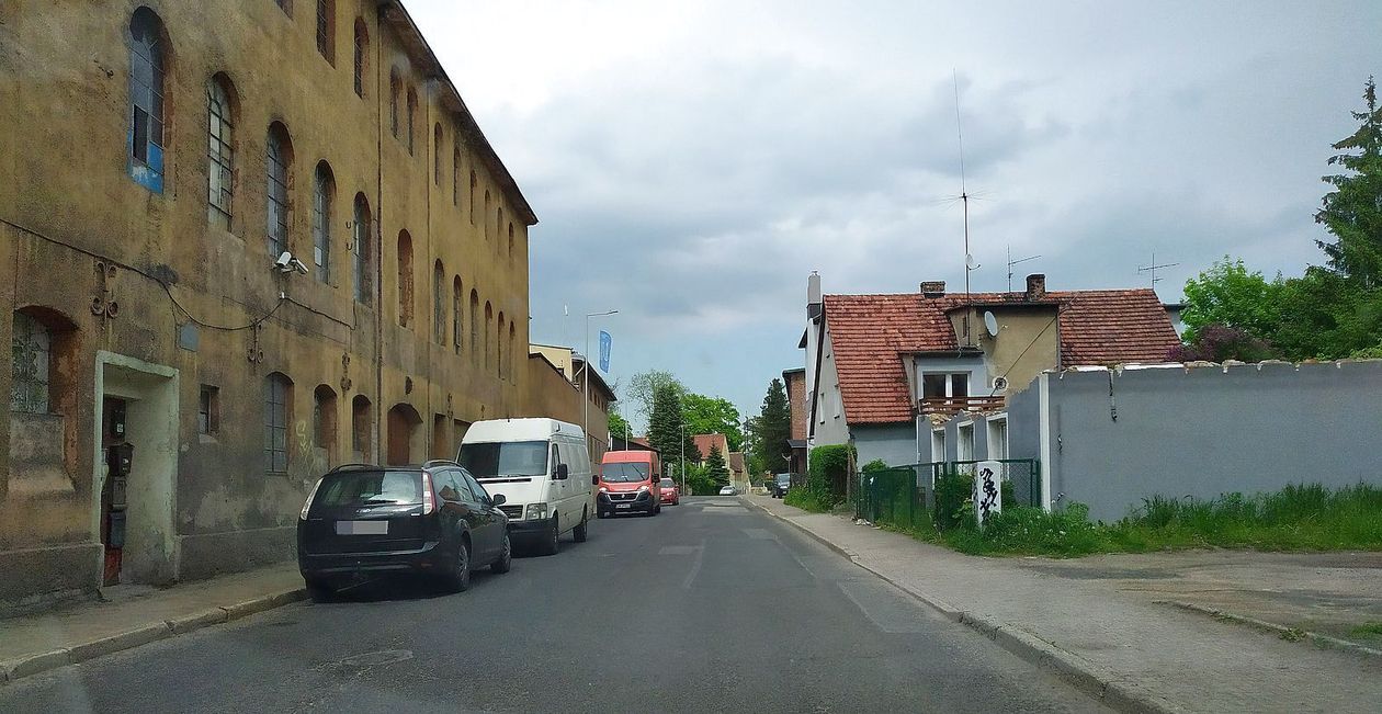 Jelenia Góra: Samochody blokują, ale legalnie