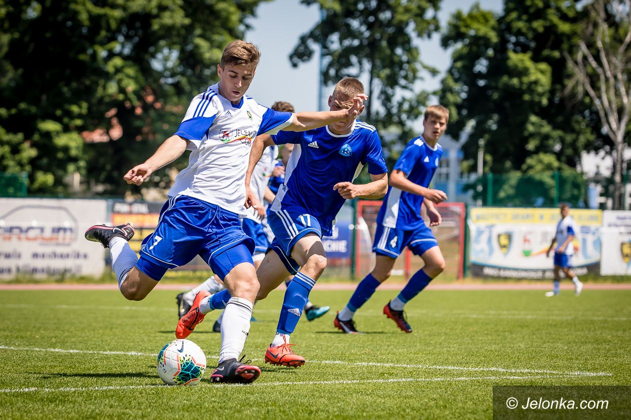 Jelenia Góra: Mamy utalentowaną młodzież! Karkonosze pokonały Ruch Chorzów!