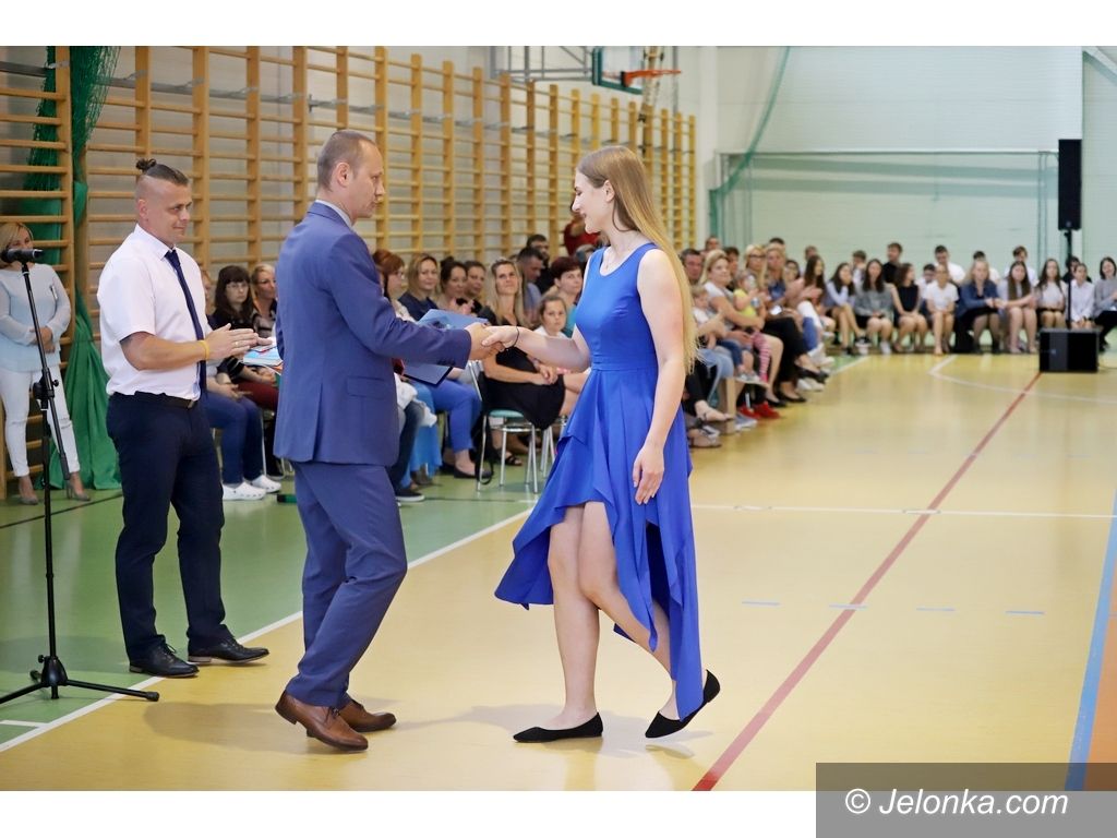 Wojcieszów: Pożegnanie ósmoklasistów