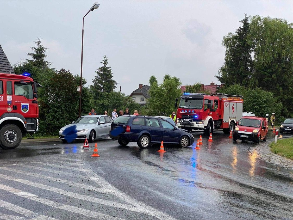 Jeżów Sudecki: Zderzenie dwóch aut