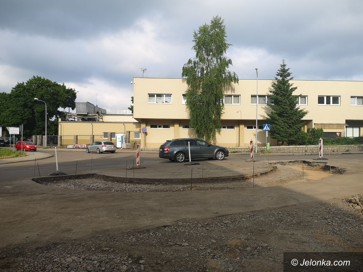 Jelenia Góra: Przystąpili do budowy ronda