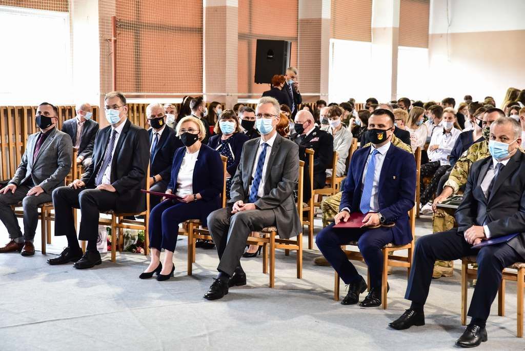 Rakowice Wielkie: Wiceminister Marzena Machałek  z wizytą w rakowickiej szkole