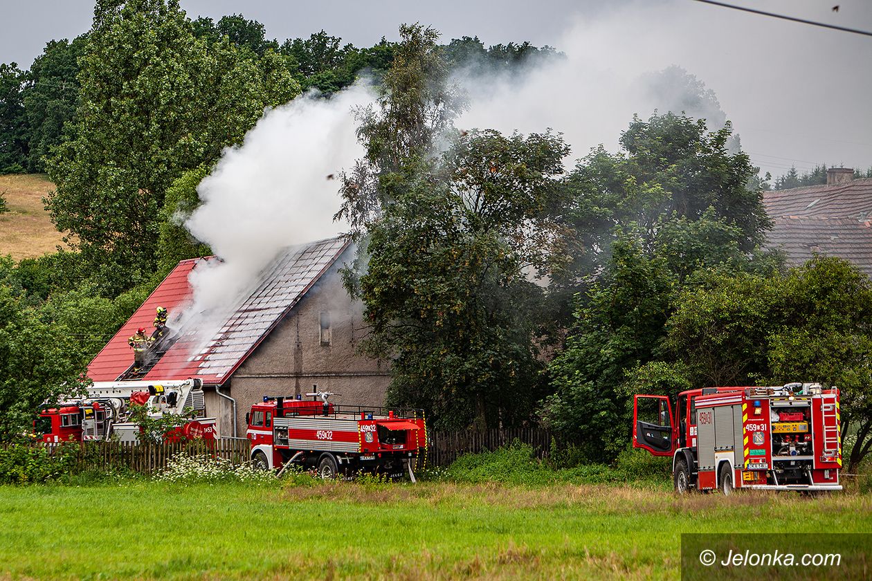 Marciszów: Pożar domu od pioruna