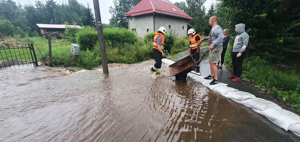 Powiat: Niespokojna noc w regionie