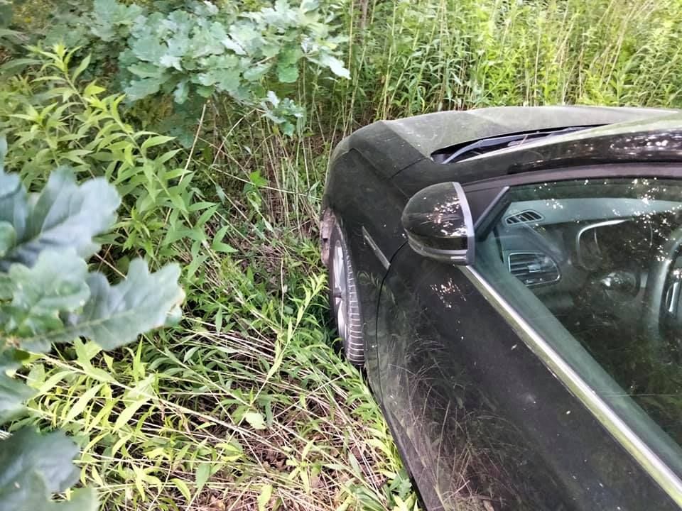 Wojanów: Wjechał w drzewo