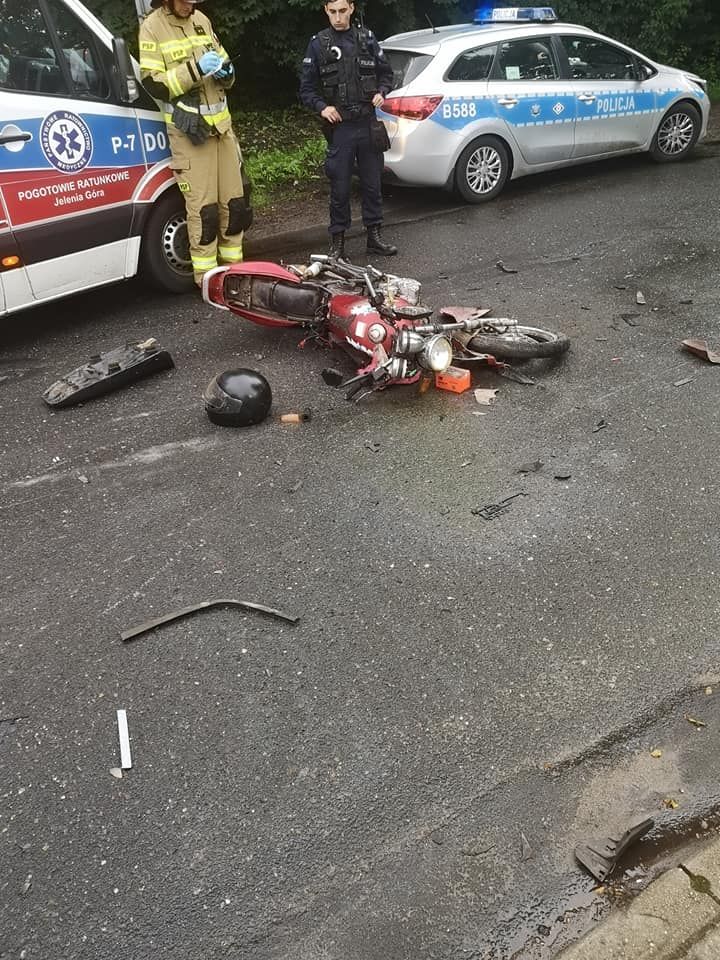 Janowice Wielkie: Zderzenie motocykla z samochodem osobowym