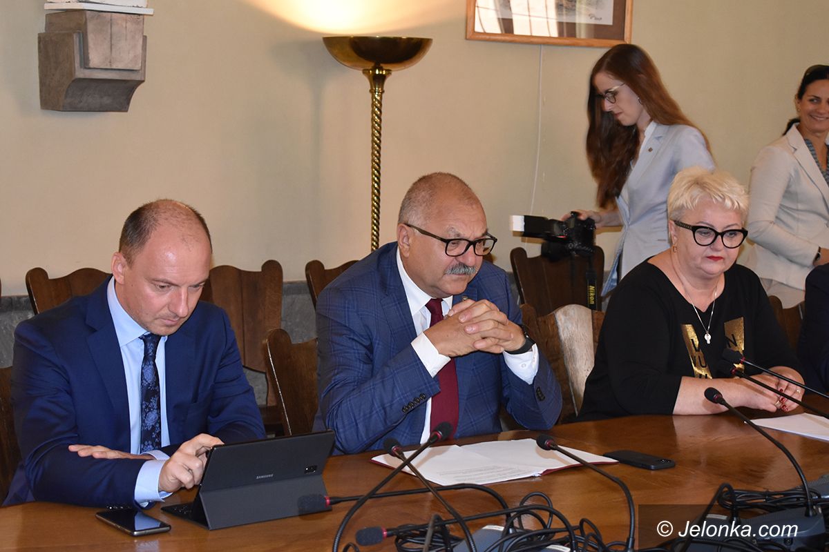 Powiat: O powrocie pociągów do Karpacza