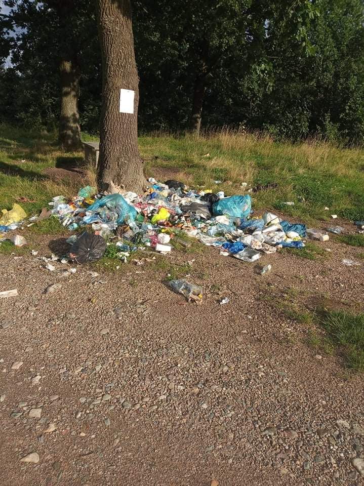 Wojanów: Bałagan nad żwirownią