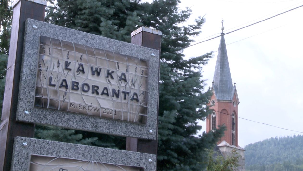 Jelenia Góra: Ławka z przekazem
