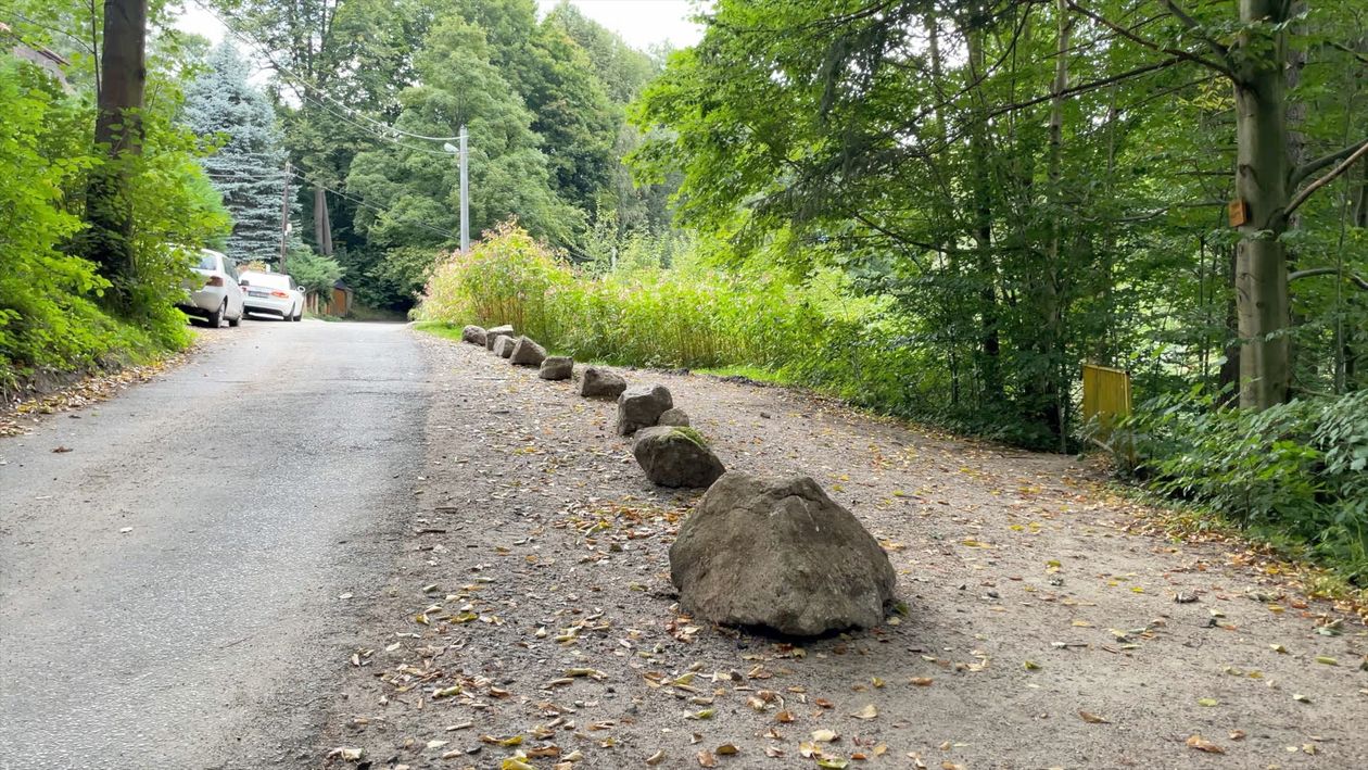Jelenia Góra: Brak parkingu w okolicy Wodospadu Podgórnej