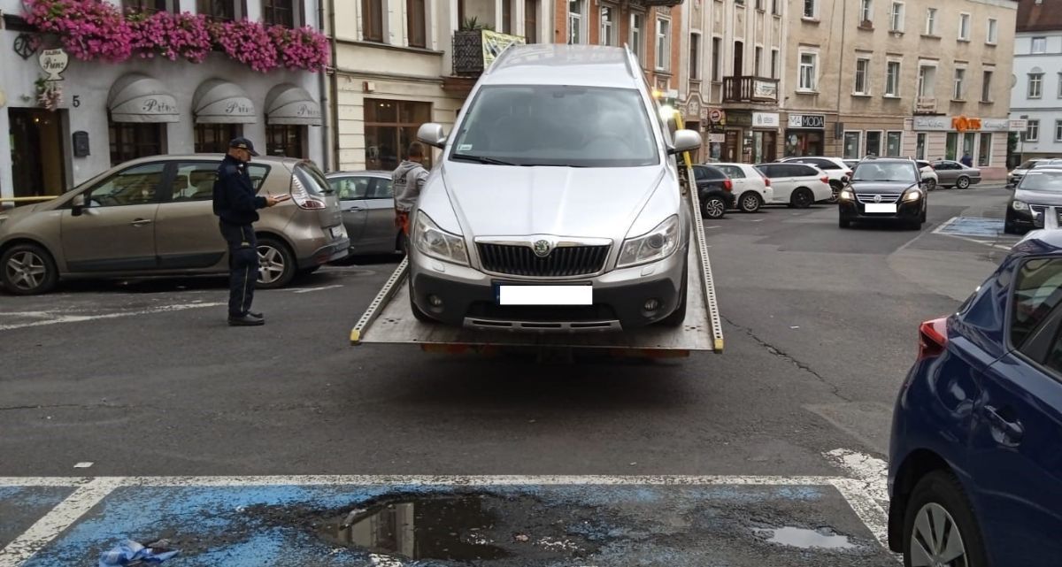 Jelenia Góra: Brak wyobraźni? Mandat i odholowanie