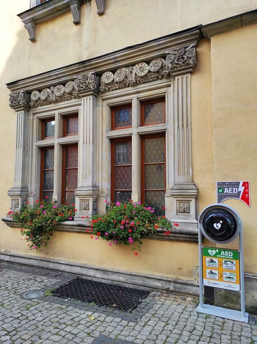 Lwówek Śląski: Defibrylator przy Ratuszu