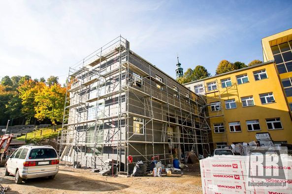 Kamienna Góra: Remont sali w toku