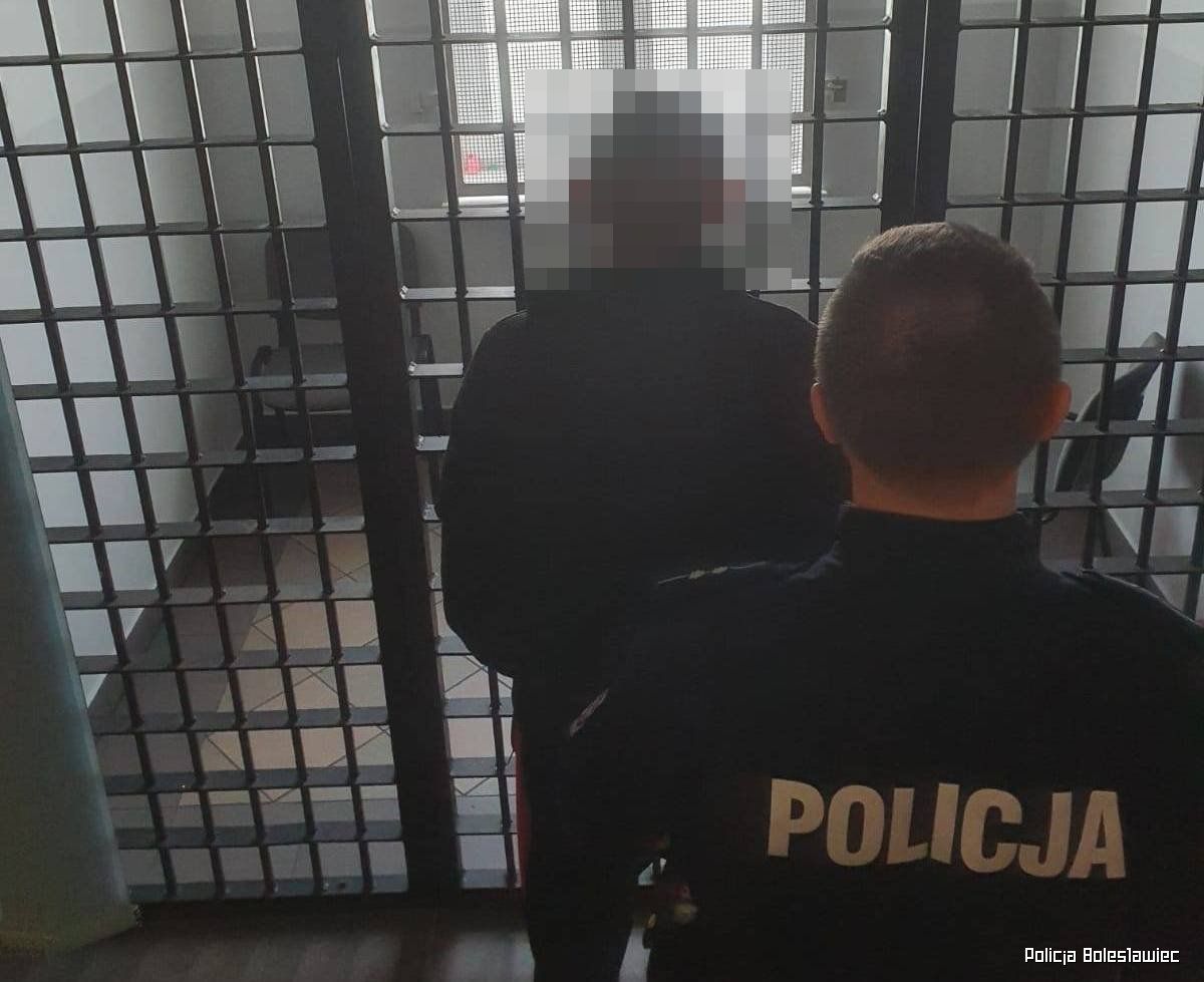 Region: Wyładował złość na aucie