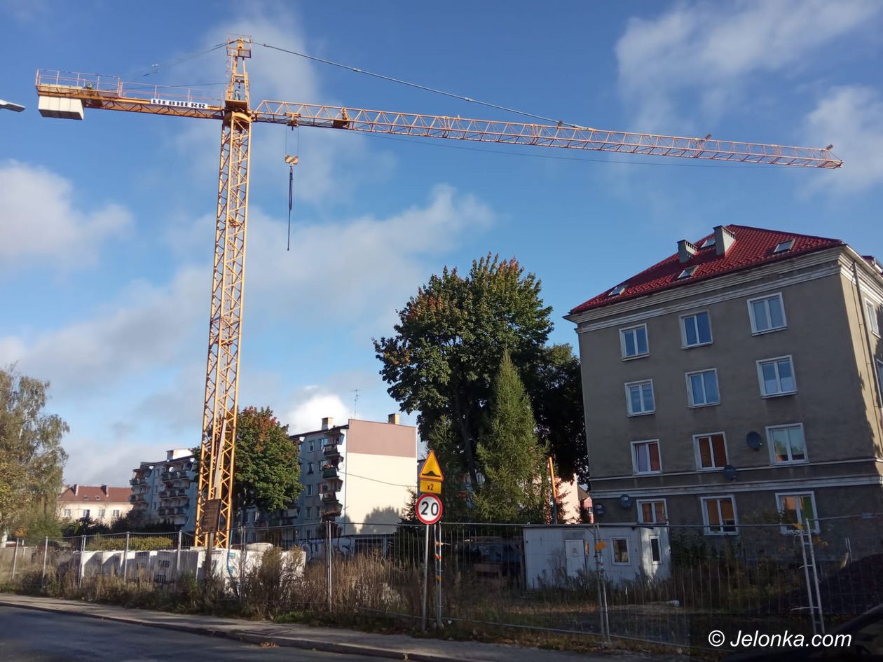 Jelenia Góra: Ten dźwig zagrożeniem?