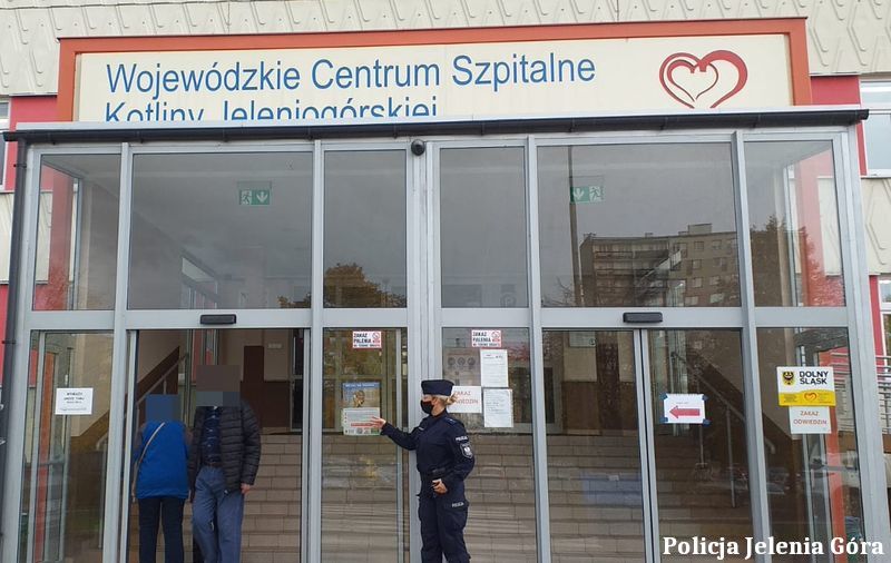 Powiat: Ulotki dla seniorów w aptekach, szpitalu  i w urzędach