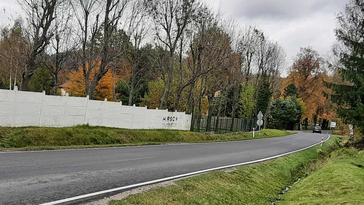Kowary: Nowy płot przy kowarskim stadionie