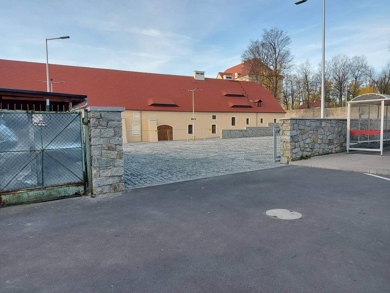 Jelenia Góra: Dla udających się na cmentarz w Sobieszowie
