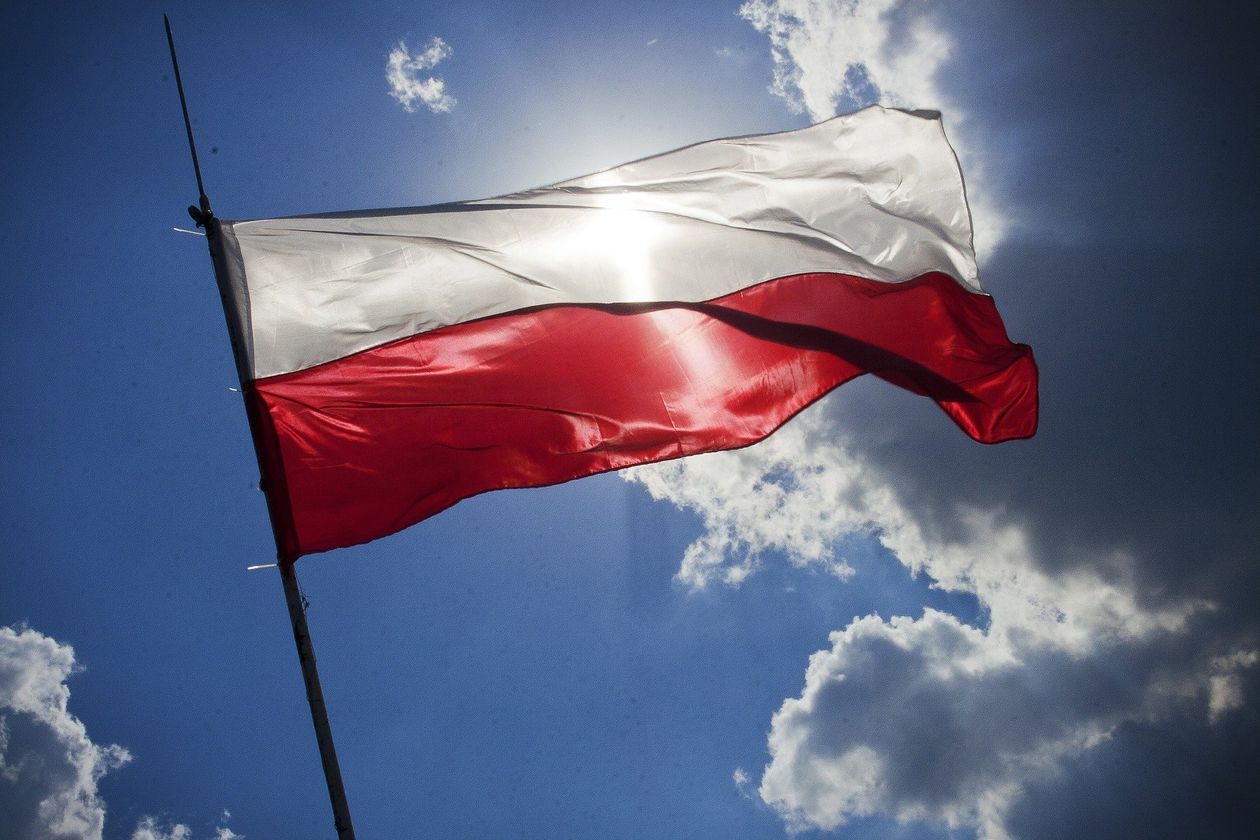 Jelenia Góra: Urząd rozdaje flagi