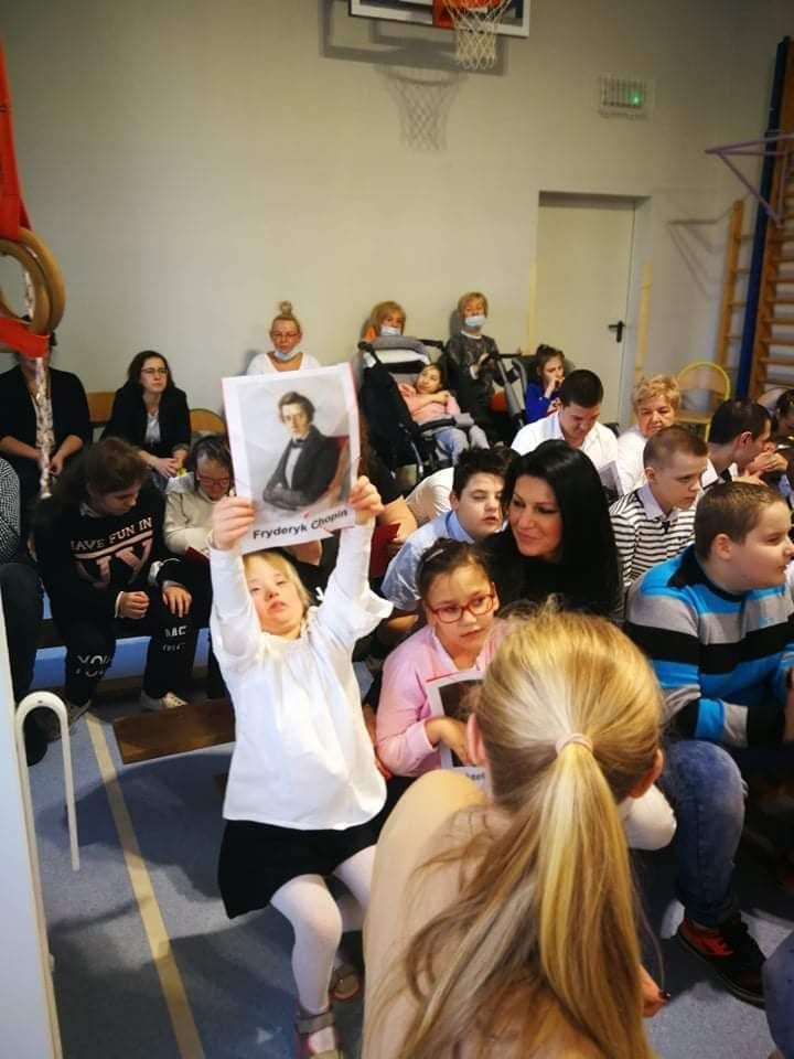 Kamienna Góra: Dla Niepodległej w ZSS