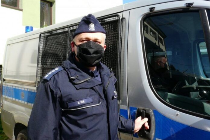 Lwówek Śląski: Poszukiwany wpadł przez brak maseczki