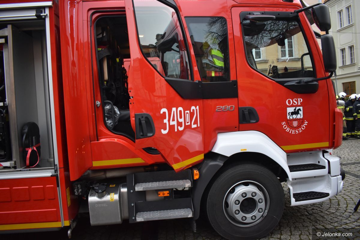 Nowy wóz dla OSP Sobieszów - Jelonka.com - wiadomości Jelenia Góra