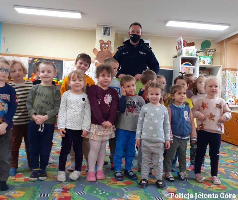 Szklarska Poręba: Dzielnicowy u dzieci