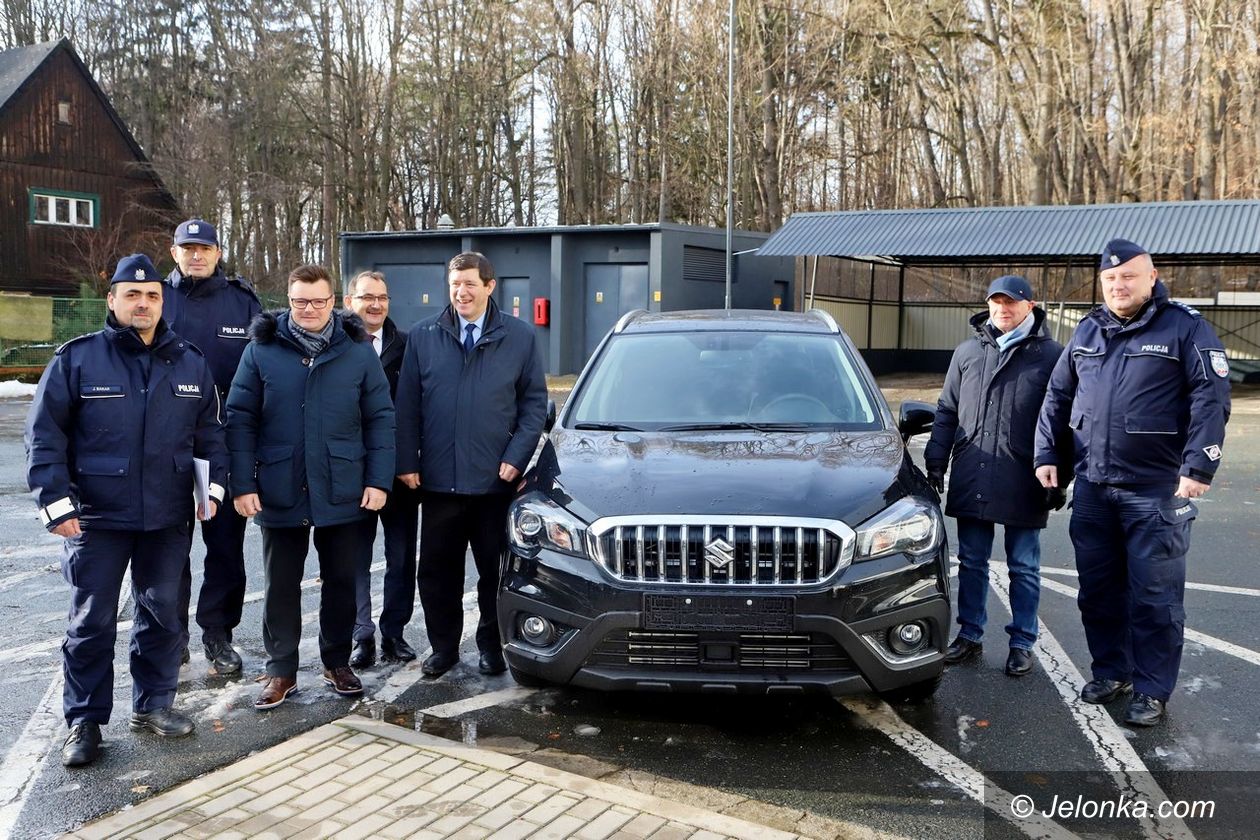 Jelenia Góra: Samorządy wsparły policję